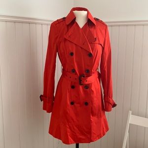 Cache- Red trench coat